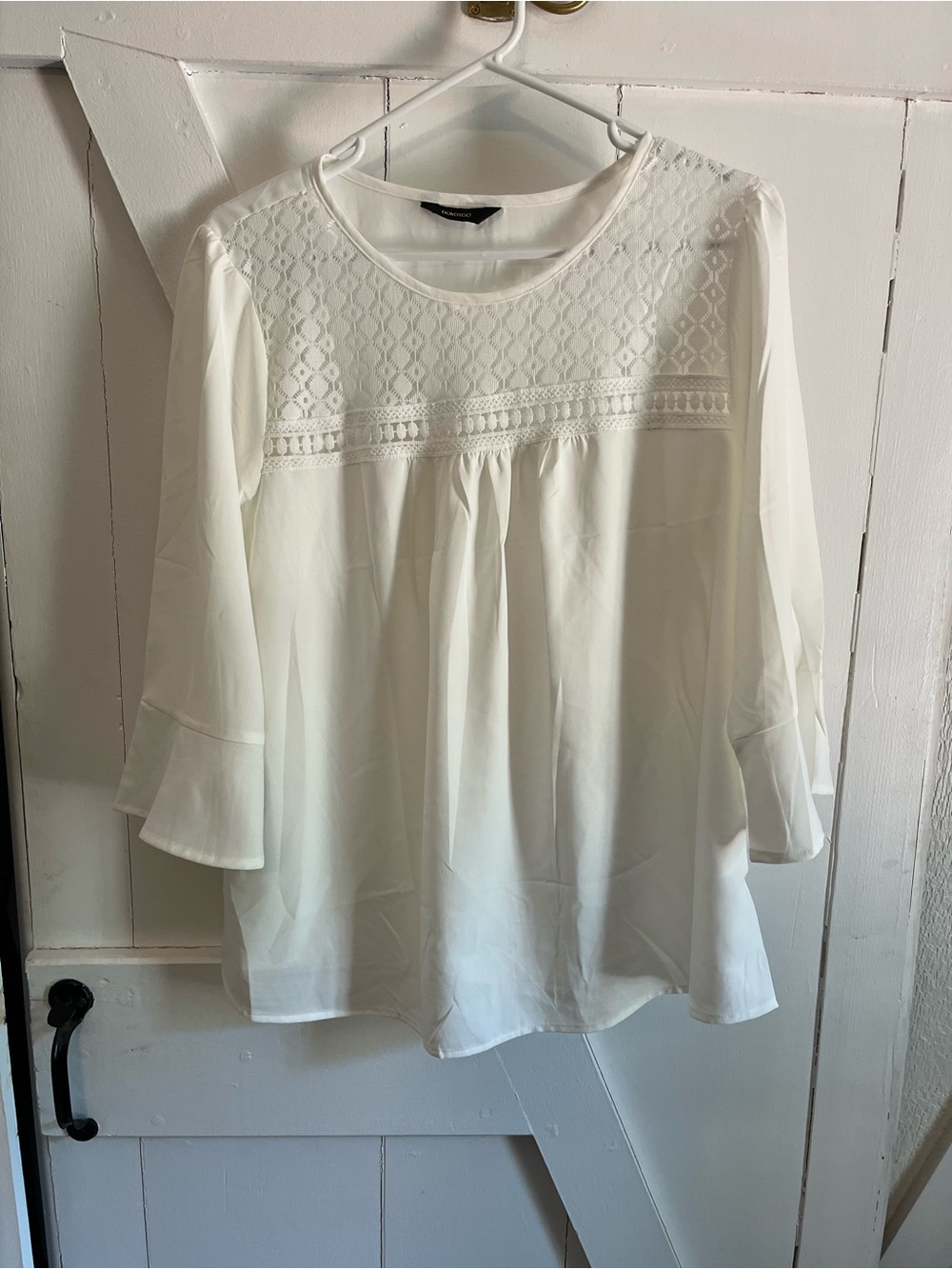SALE 3/$15 beautiful three quarter blouse